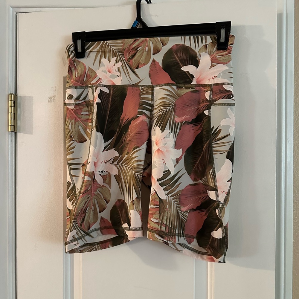 Old Navy Active biker shorts tropical Large